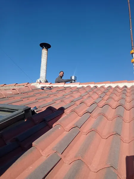 deshollinados en segovia instalacion y mantenimiento de todo tipo de estufas y chimeneas